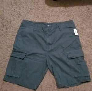 Men Oldnavy cargo shorts Size 38